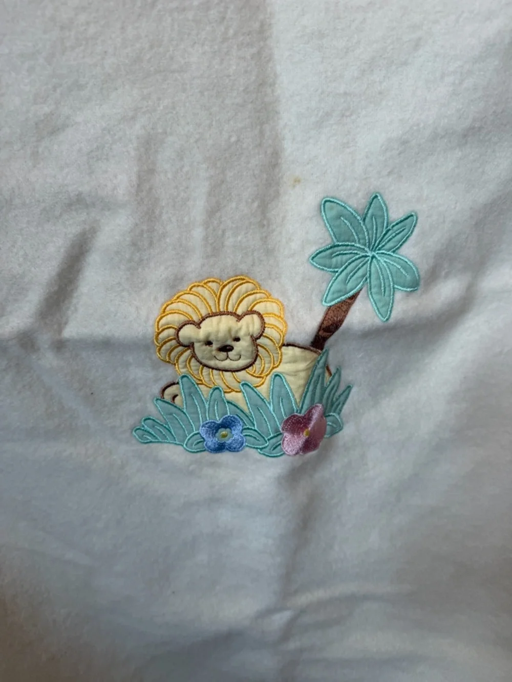 Compagnia Lane 100% Mongolian Cashmere Cream Blanket with Lion Embroidery - Picture 3 of 7